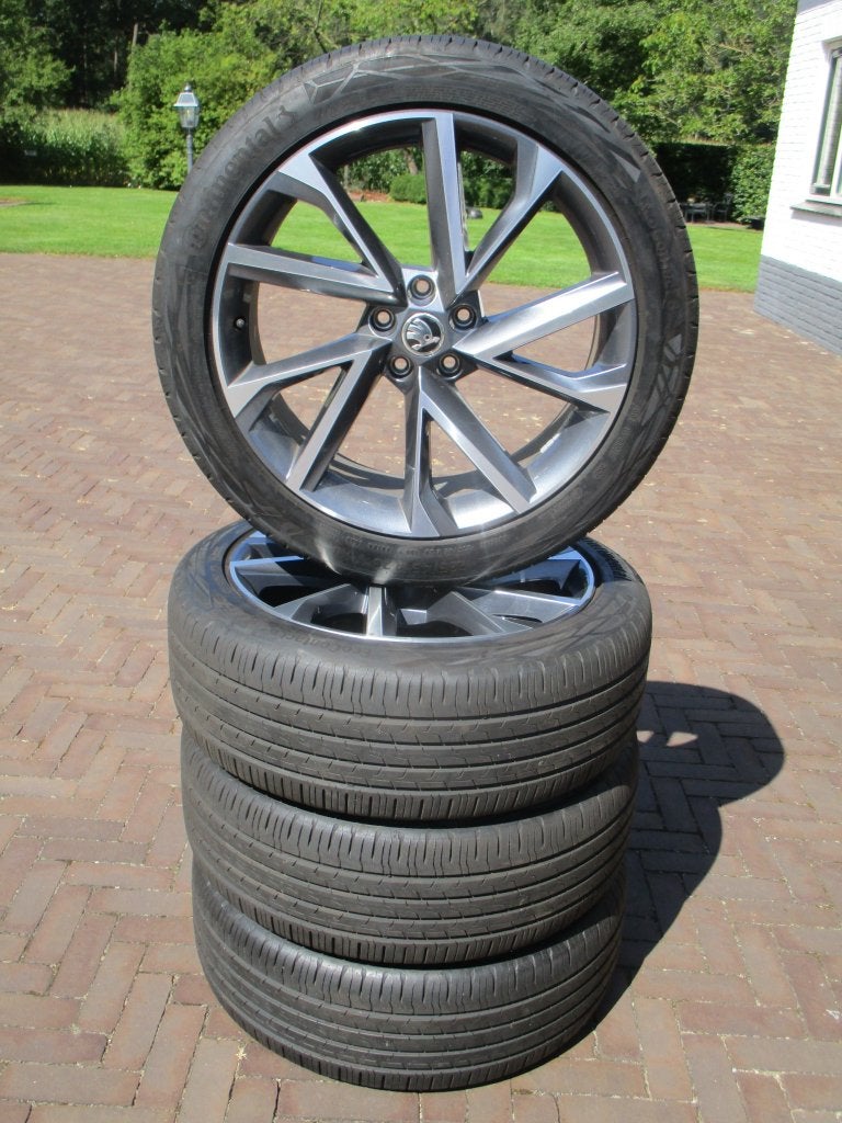 Originele Skoda Kodiaq 20 inch velgen zomer RS IZGST Vega, Gebruikt, Banden en Velgen, Ophalen of Verzenden, 235 mm