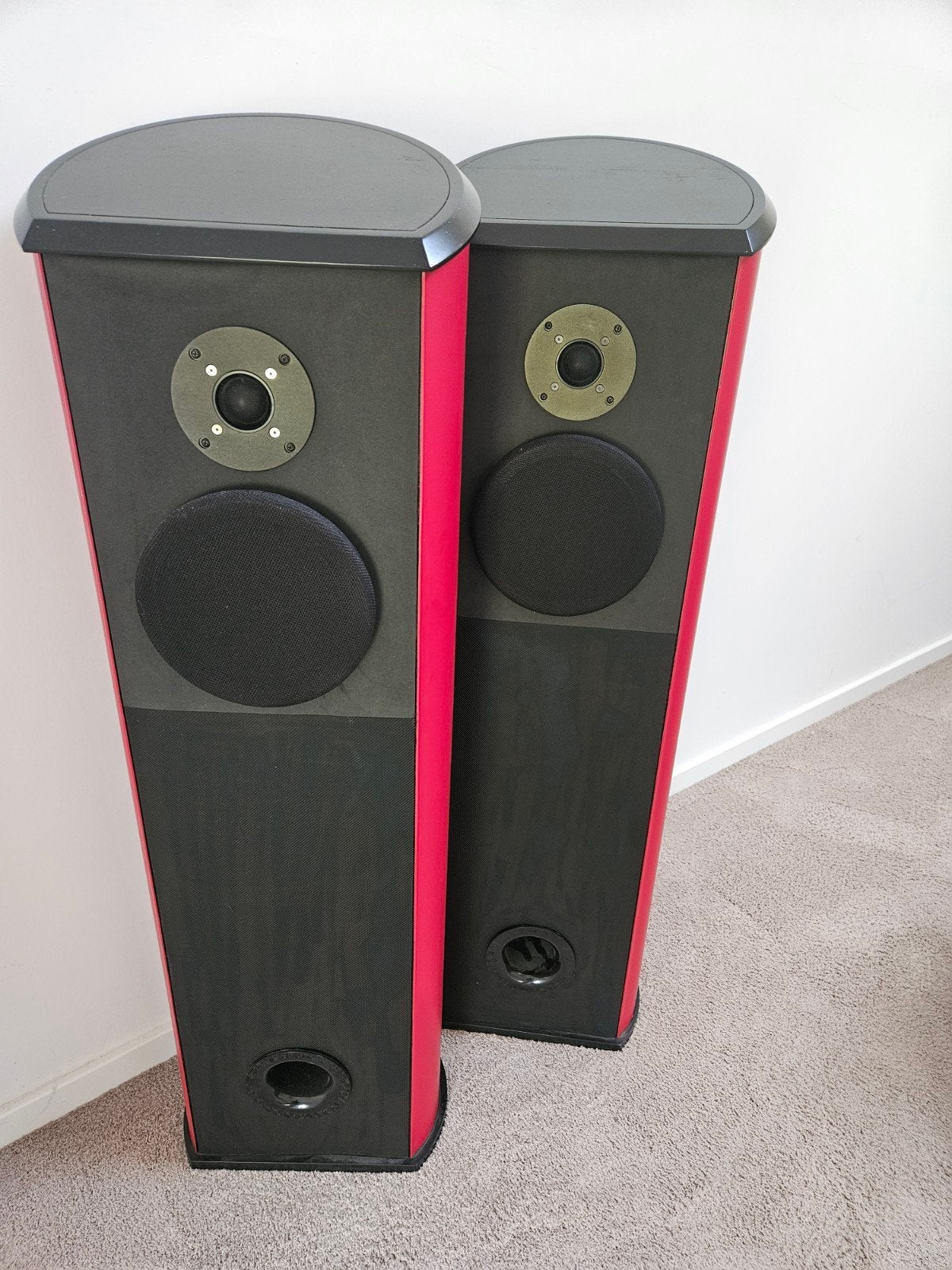 Usher T-710 Hi-Fi vloerstaande luidsprekers set rood/zwart, Vloerstaande luidspreker, Zo goed als nieuw, Basreflex, Ophalen