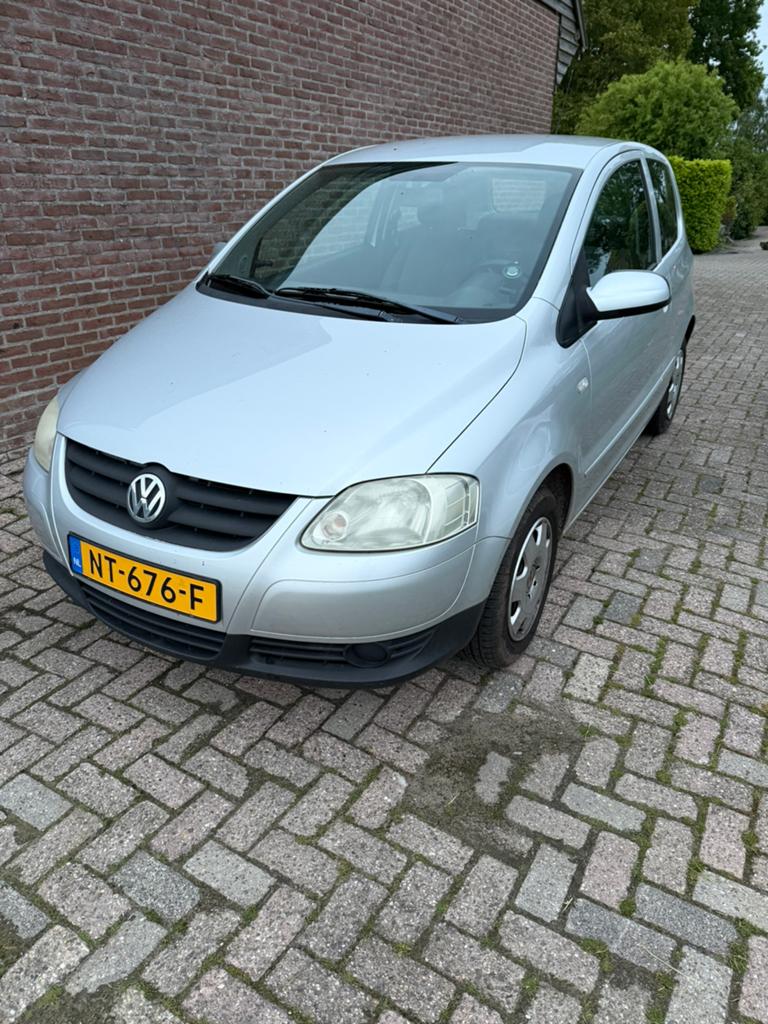 Volkswagen Fox 1.2 40KW 2010 Grijs nieuwe apk, Auto's, Voorwielaandrijving, 969 kg, 4 stoelen, 1198 cc