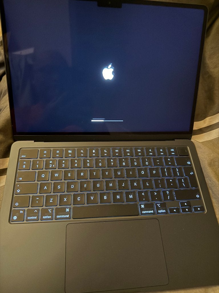 Te Koop: Nette MacBook M3 (2024) in grijs, Computers en Software, Apple Macbooks, 256 GB, Qwerty, 8 GB, 13 inch
