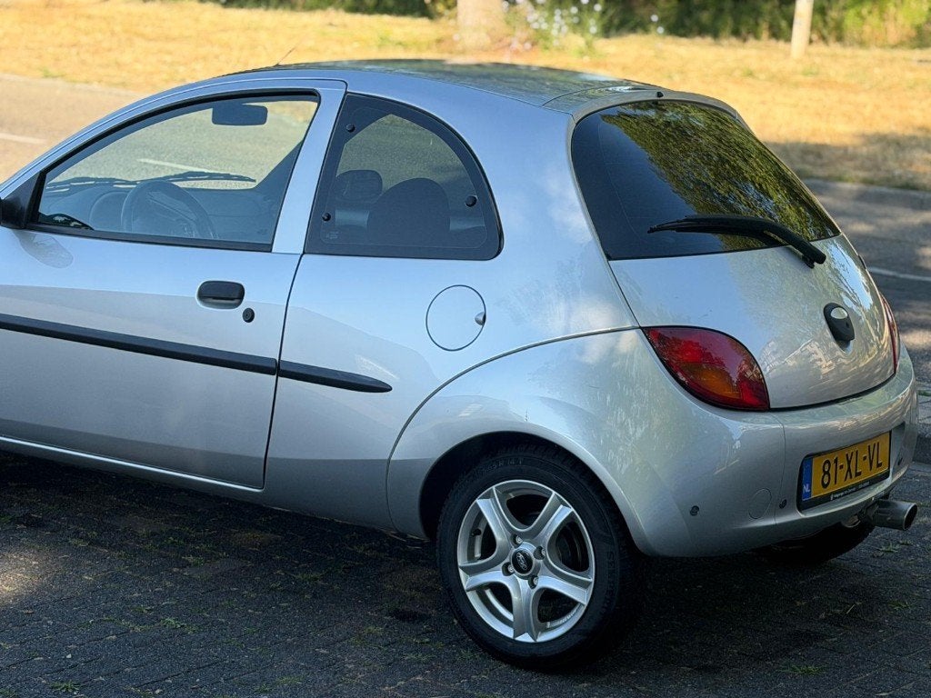 Ford Ka 1.3 I 44KW 2007 Grijs, Auto's, Voorwielaandrijving, 1299 cc, Stof, 31 €/maand