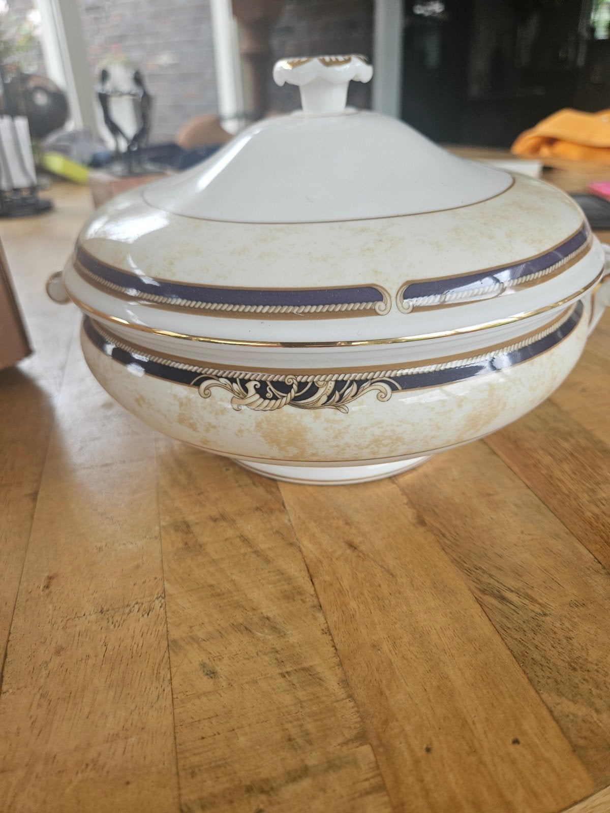 Elegante dekschaal met deksel, wit met goud en blauw, Ophalen of Verzenden