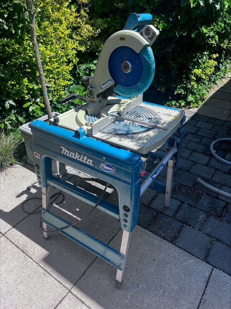 maktita afkortzaag en zaagtafel LF1000, Doe-het-zelf en Verbouw, Gebruikt, Ophalen of Verzenden, Makita, Afkortzaag