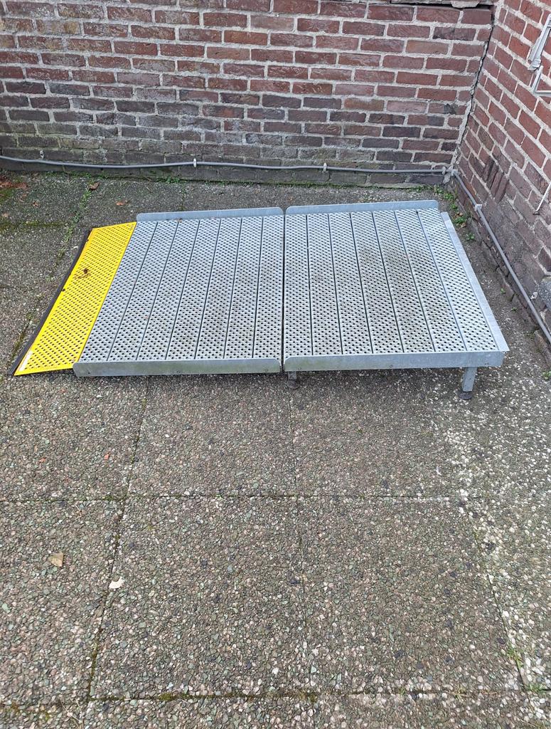 Tekoop oprijplaat, Ophalen, Zo goed als nieuw