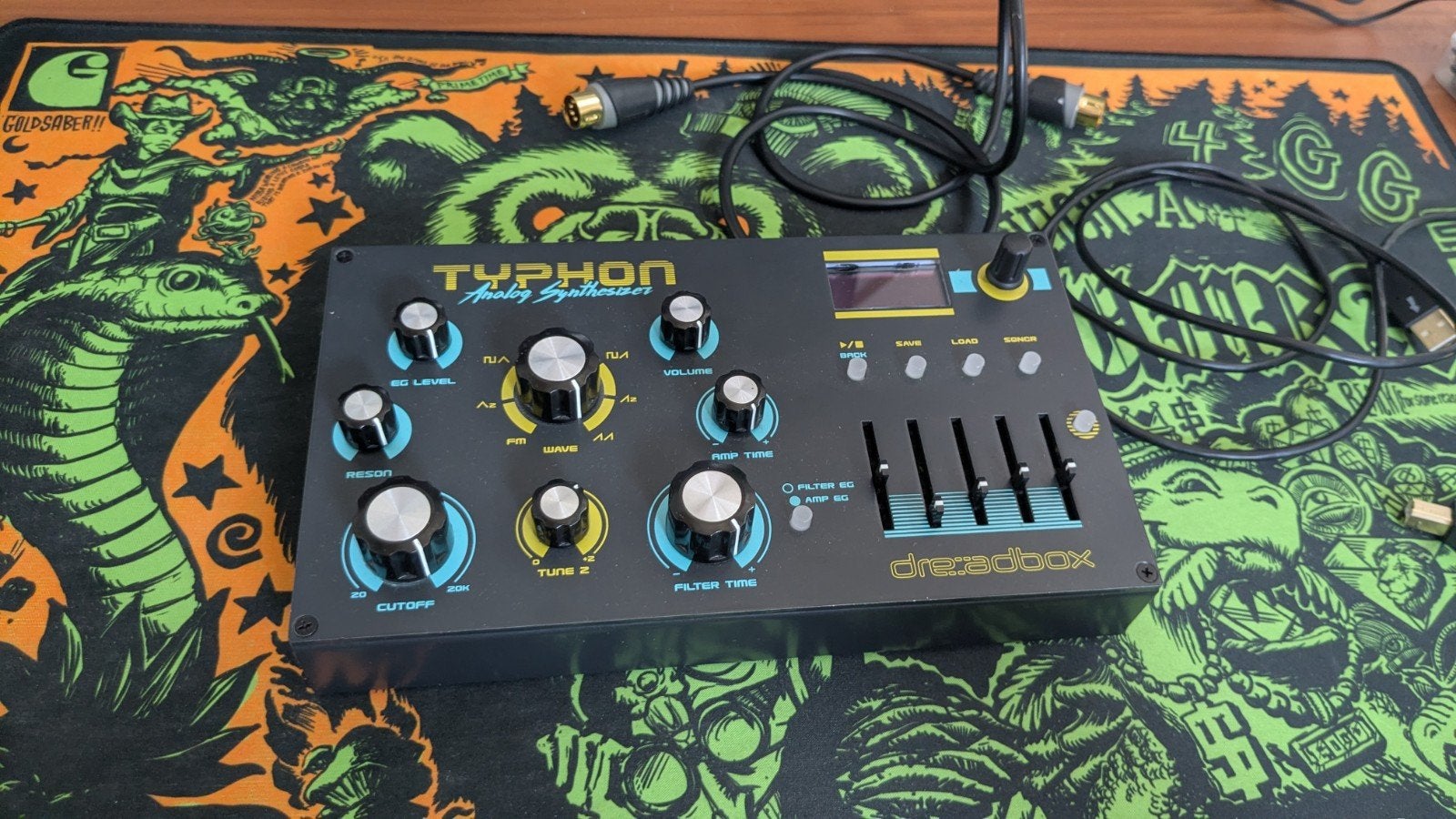 Dreadbox Typhon Analoge Synthesizer met MIDI-aansluiting, Overige merken, Zo goed als nieuw, Met midi-aansluiting, Overige aantallen
