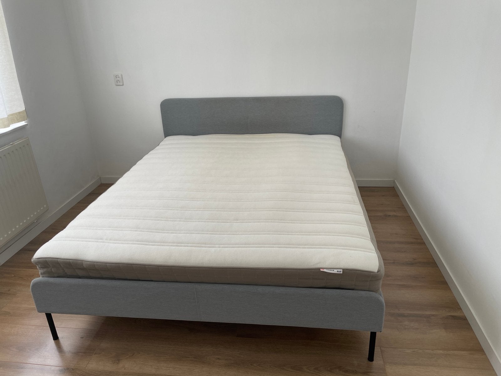 IKEA Slatum bed met Hamarvik matras 160x200 cm, Ophalen, ., Tweepersoons, Zo goed als nieuw