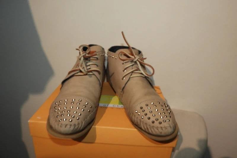 Karma Of Charme enkel hoge veter schoenen studs 41, Kleding | Dames, Verzenden, Beige, Karma charme, Sneakers of Gympen
