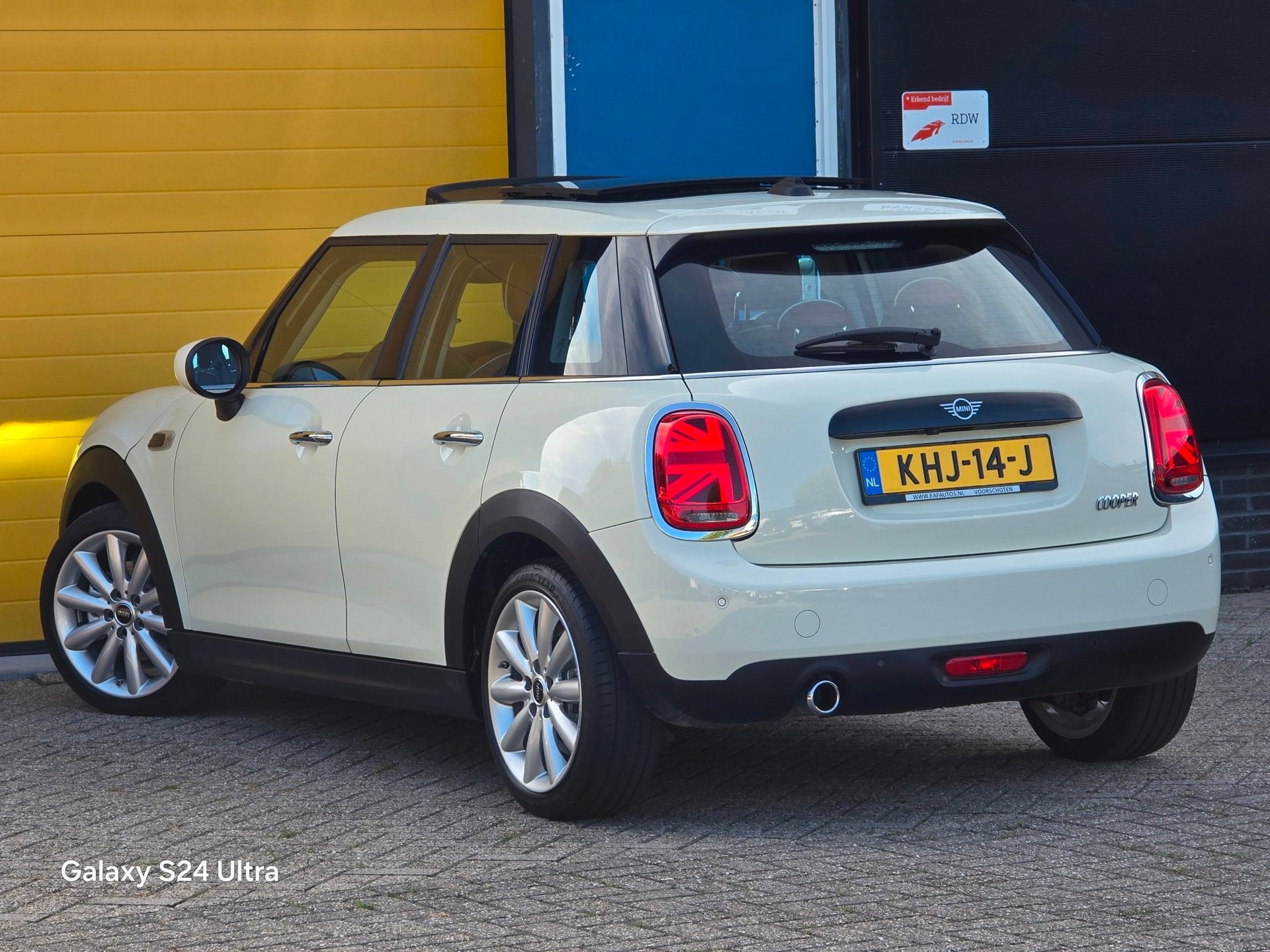 Mini 5-Deurs 1.5 Cooper 60 Years Edition / Aut / 5 Deurs / O, Dealer onderhouden, 136 pk, Euro 6, Wit