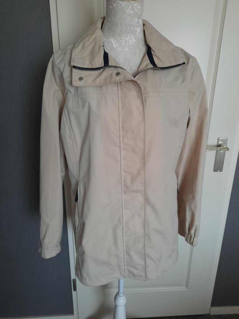 Jas Reset Maat : 38 Kleur : Beige wind / water dicht, Maat 38/40 (M), Beige, Ophalen of Verzenden, Zo goed als nieuw