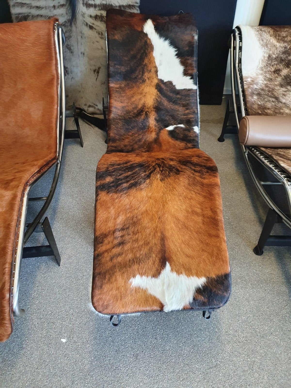 Herstoffering Le Corbusier Lc4 A-Klasse Koehuiden, Huis en Inrichting, Banken | Sofa's en Chaises Longues, Ophalen, Eenpersoons