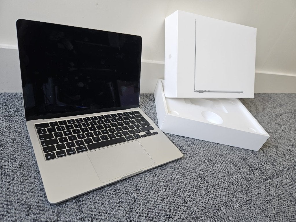 Apple MacBook Air (2022) M2 - 8 core-8GB/256GB Incl Doos, 256 GB, Qwerty, 8 GB, 13 inch