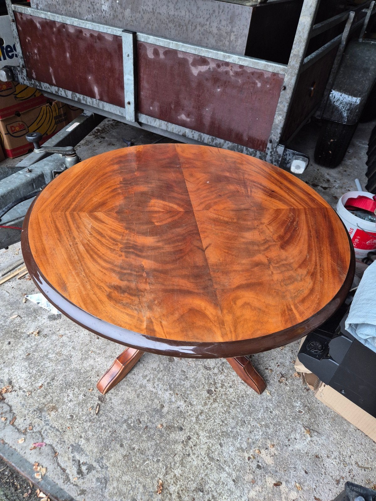 Ronde Engelse salontafel, Ophalen