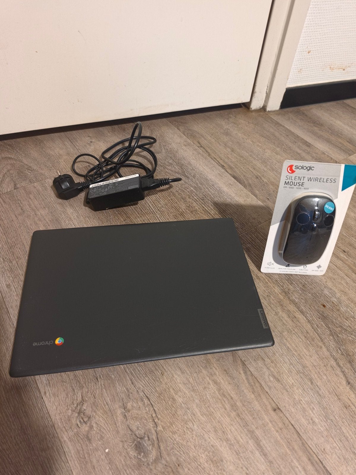 Lenovo Chromebook S330 - met nieuwe muis, Computers en Software, Chromebooks, Zo goed als nieuw, 14 inch, 4 GB of minder, 32 GB of minder