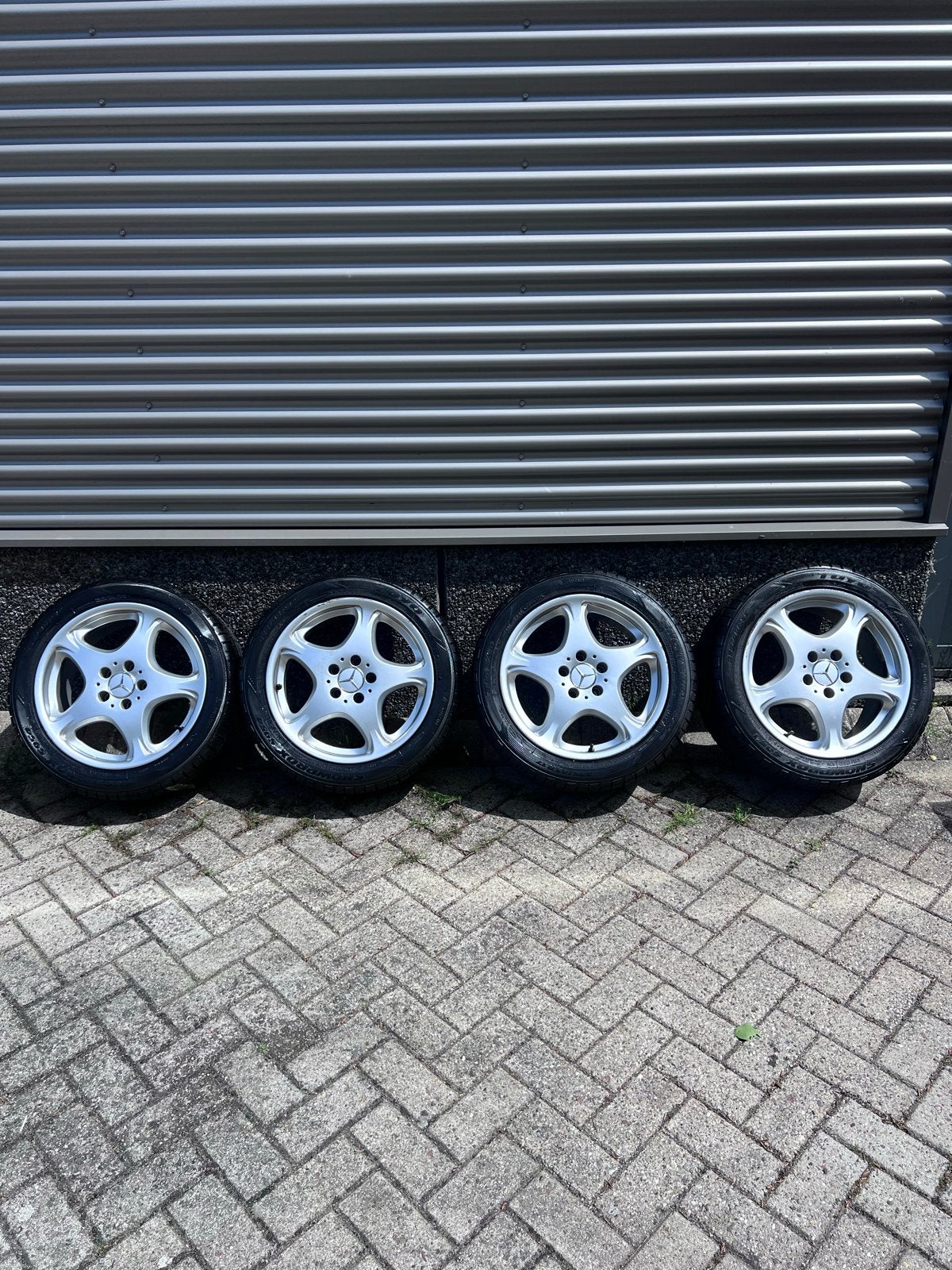 Mercedes-Benz Velgen met Toyo Snowprox Winterbanden 235/45R1, Ophalen, Gebruikt, Qma, Banden en Velgen