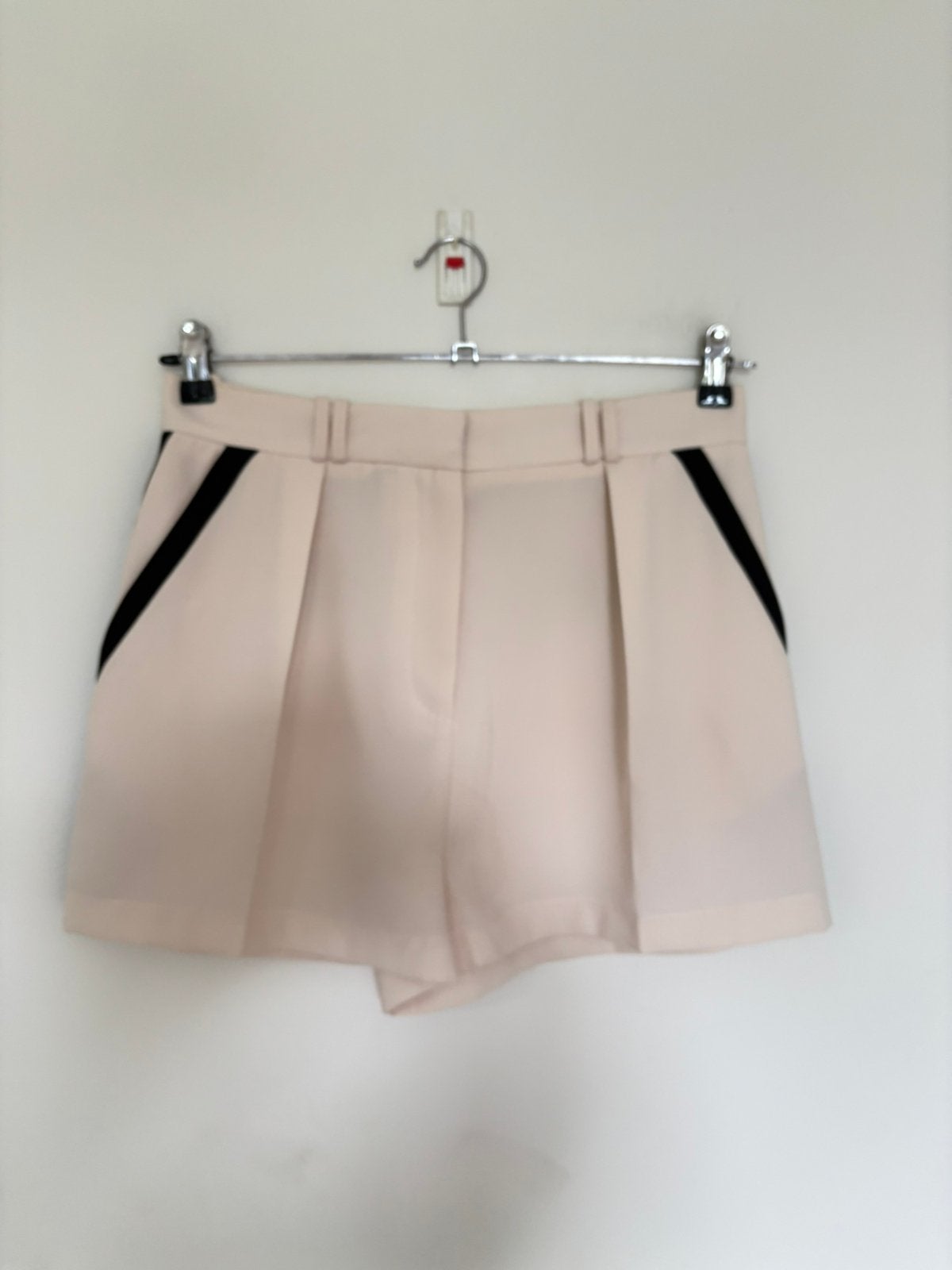 Elisabetta franchi short 40/L, Maat 38/40 (M), Kort, Beige, Ophalen of Verzenden