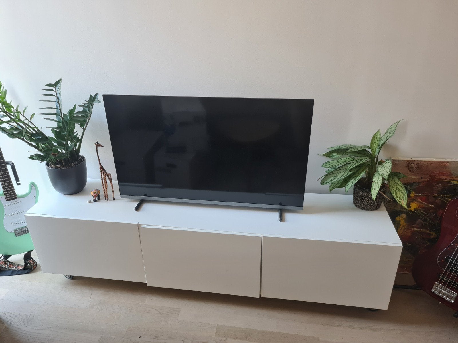 Gebruikte Ikea Besta TV meubel - Wit, met wieltjes, Gebruikt, 150 tot 200 cm, Ophalen of Verzenden, Minder dan 100 cm