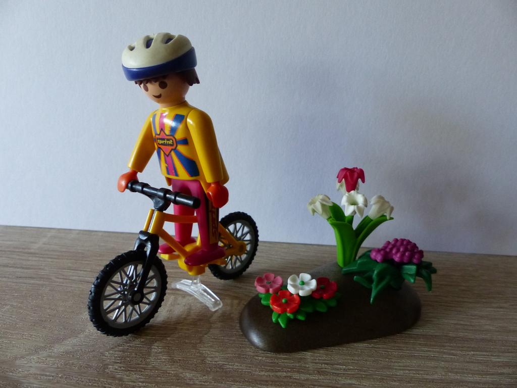Playmobil wielrenner/ mountainbiker met fiets en bloemen, Ophalen of Verzenden, Zo goed als nieuw