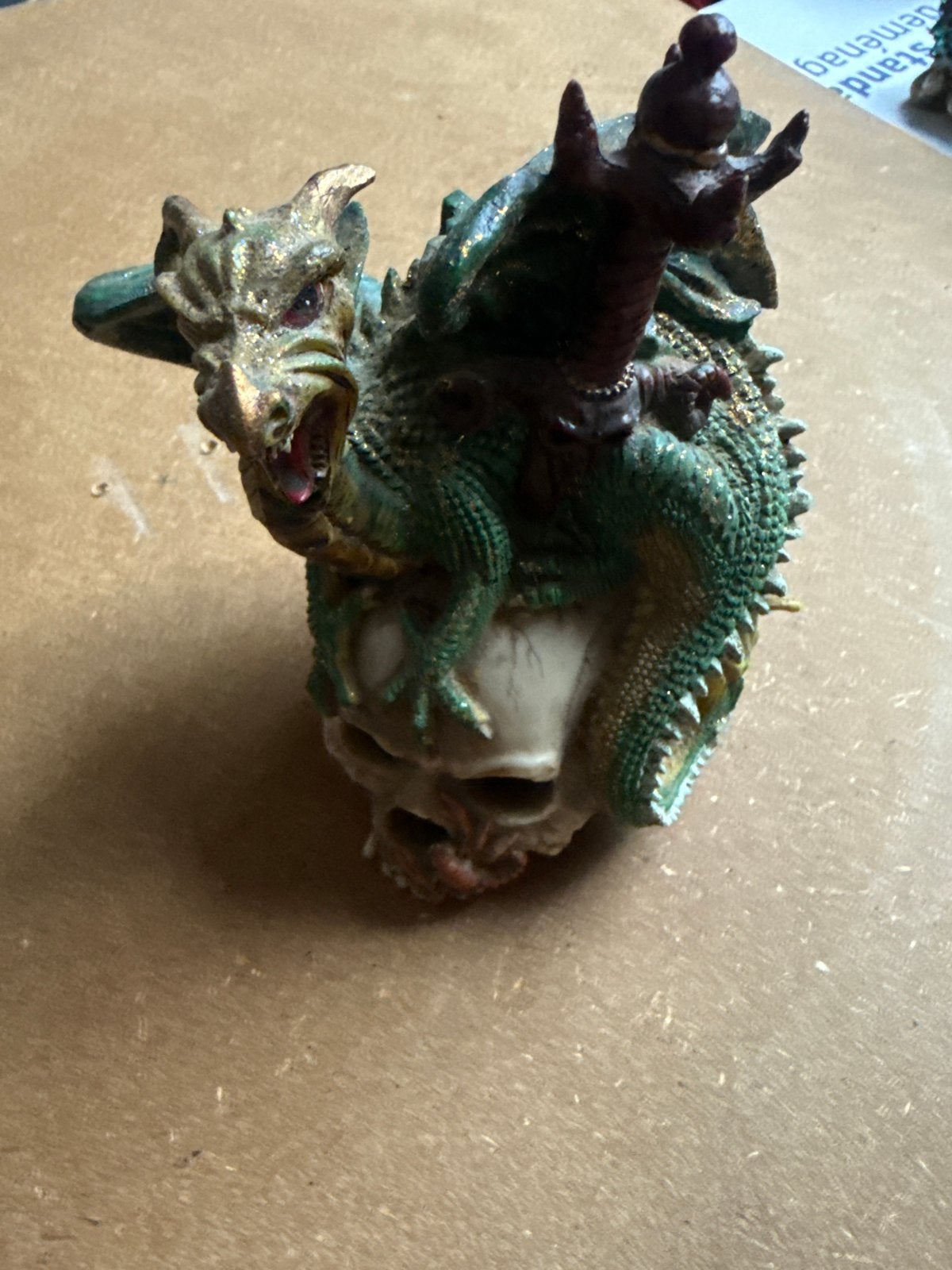 Draak op schedel beeldje - Fantasy decoratie, Ophalen, Gebruikt, Fantasy