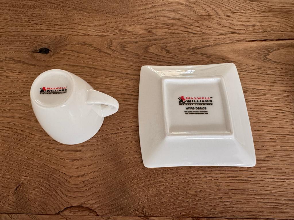Maxwell & Williams White Basics 4x kopje en schotel set., Ophalen of Verzenden, Porselein, Overige stijlen, Kop(pen) en/of Schotel(s)