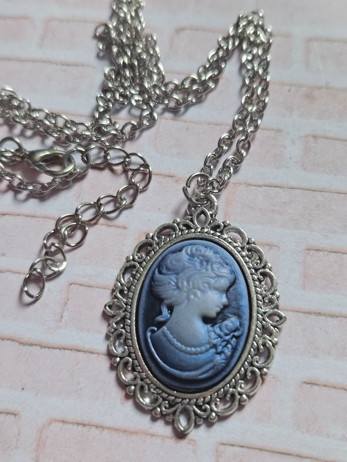 Vintage Camee Ketting - Elegante Dameshanger, Nieuw, Ophalen of Verzenden, Zilver, Overige materialen