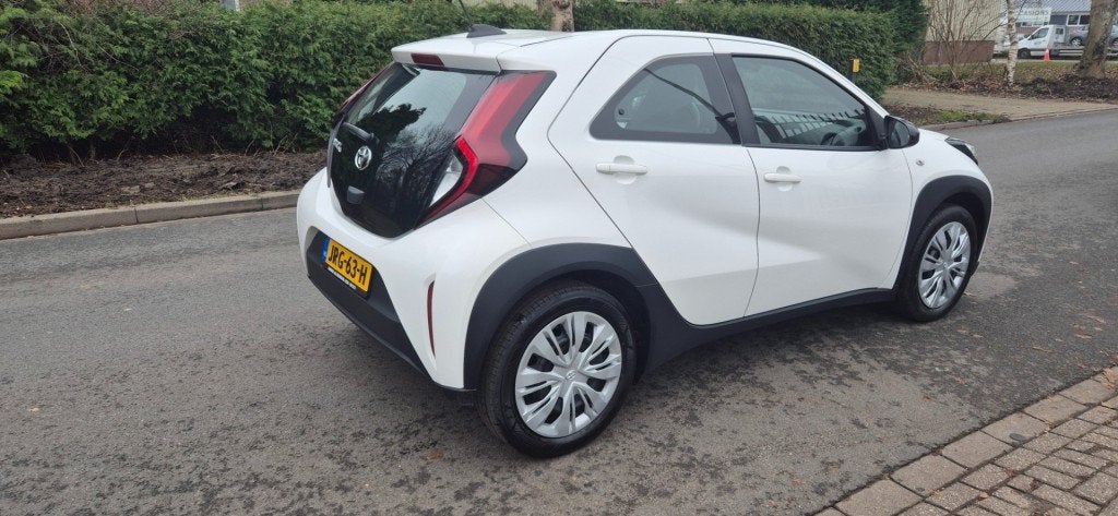 Toyota AYGO X 1.0 VVt-I MT Play*camera*apple/android*stoelve, Auto's, Navigatiesysteem, Gebruikt, 920 kg, Met garantie (alle)