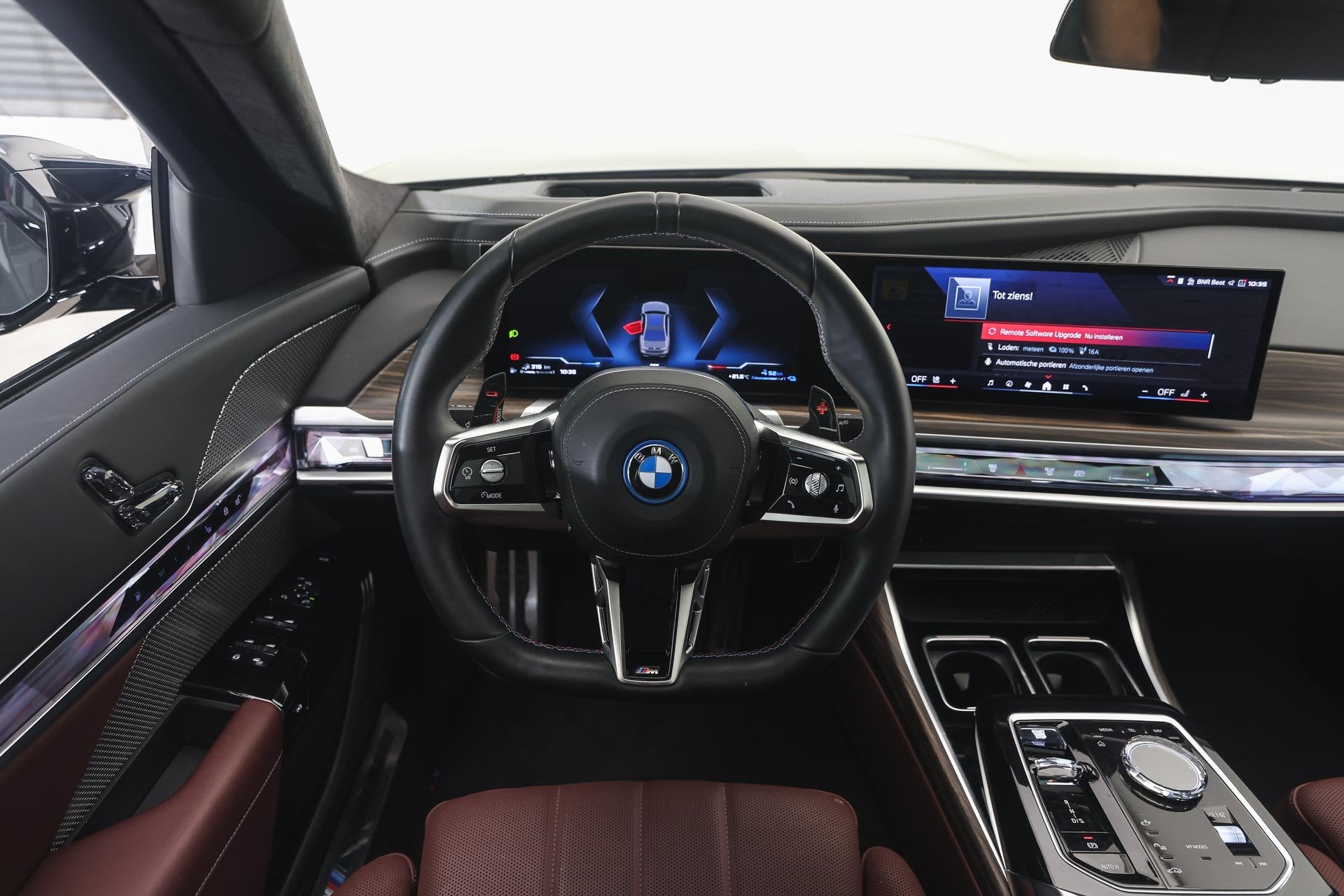 BMW 7 Serie M760e xDrive Automaat / Trekhaak / Multifunction, Auto's, Dealer onderhouden, Gebruikt, Euro 6, Hybride Elektrisch/Benzine