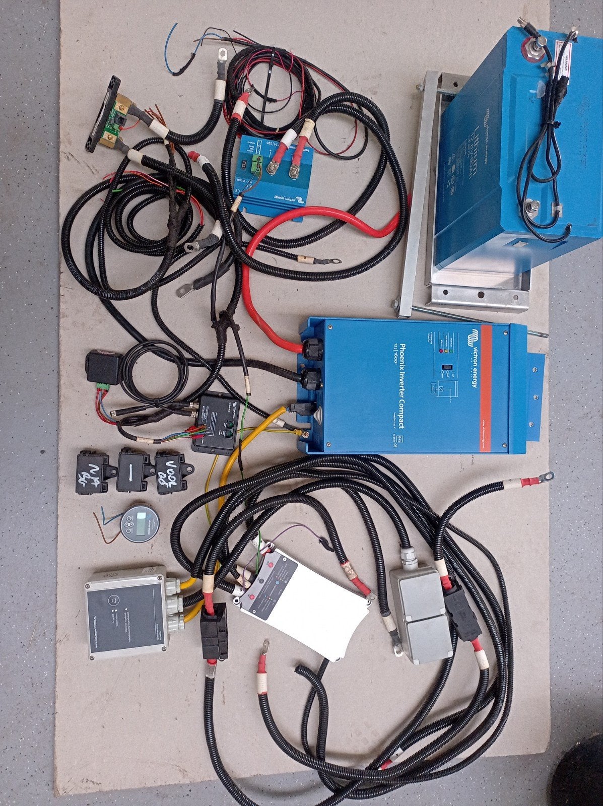 Victron omvormer 12volt 1600 watt complete set lithium accu, Ophalen, Nieuw
