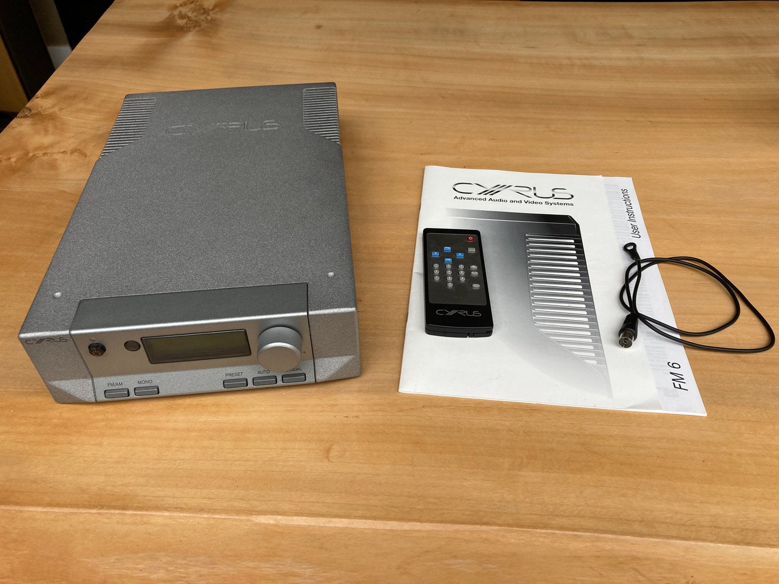 Cyrus FM6 tuner zilver + remote | zeer mooie staat, Audio, Tv en Foto, Ophalen of Verzenden, Gebruikt, Analoog