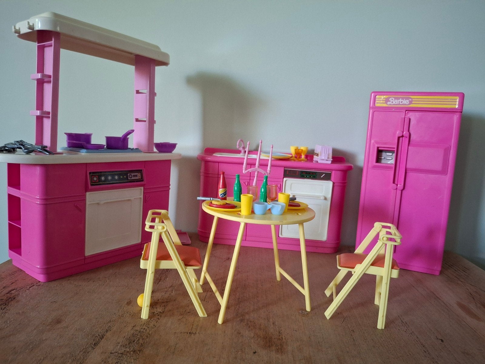 Vintage Barbie keuken en meubels, Ophalen of Verzenden, Gebruikt, Barbie