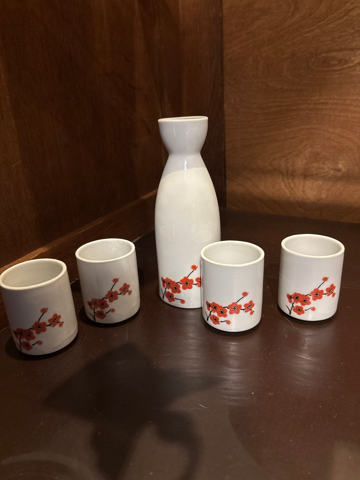 Sake set met karaf en 4 kopjes - Aziatische stijl, Huis en Inrichting, Aziatisch, Gebruikt, Keramiek, Overige typen