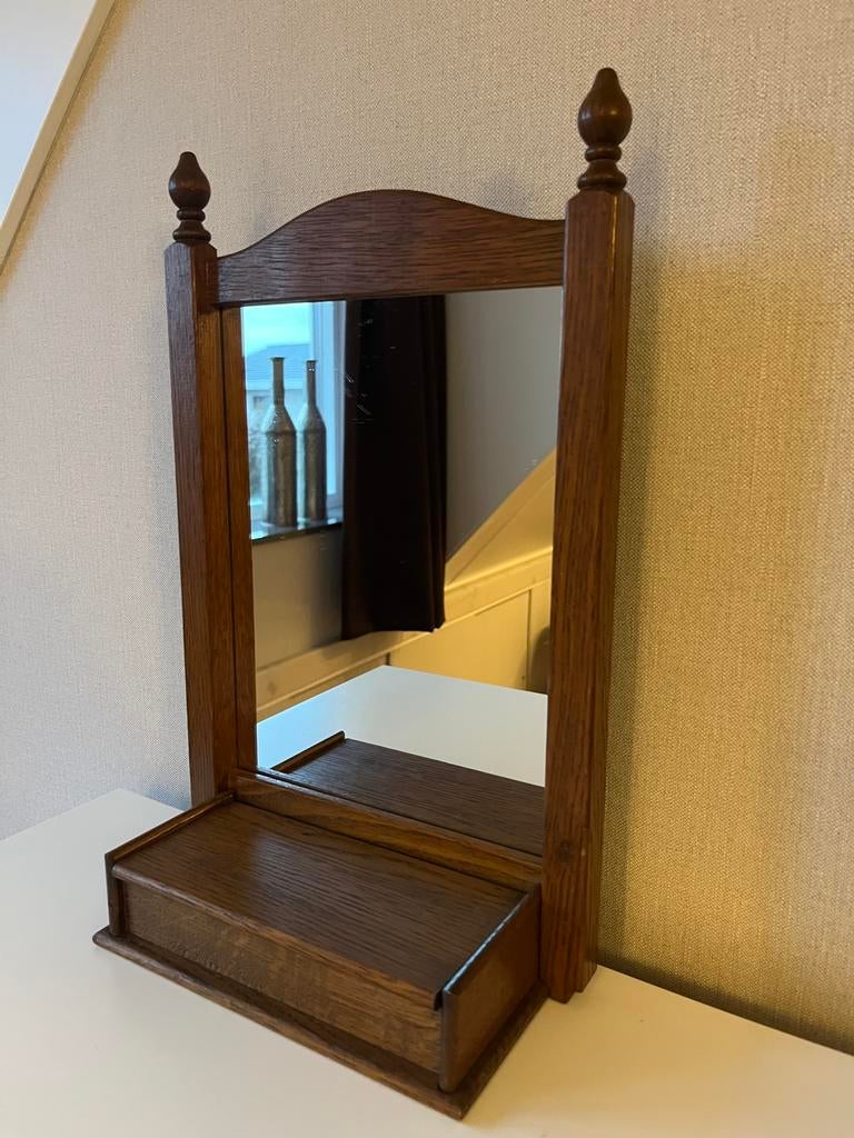 Te koop: spiegel met kammenbakje, geloogd eiken, Minder dan 50 cm, Ophalen of Verzenden, Zo goed als nieuw, Minder dan 100 cm