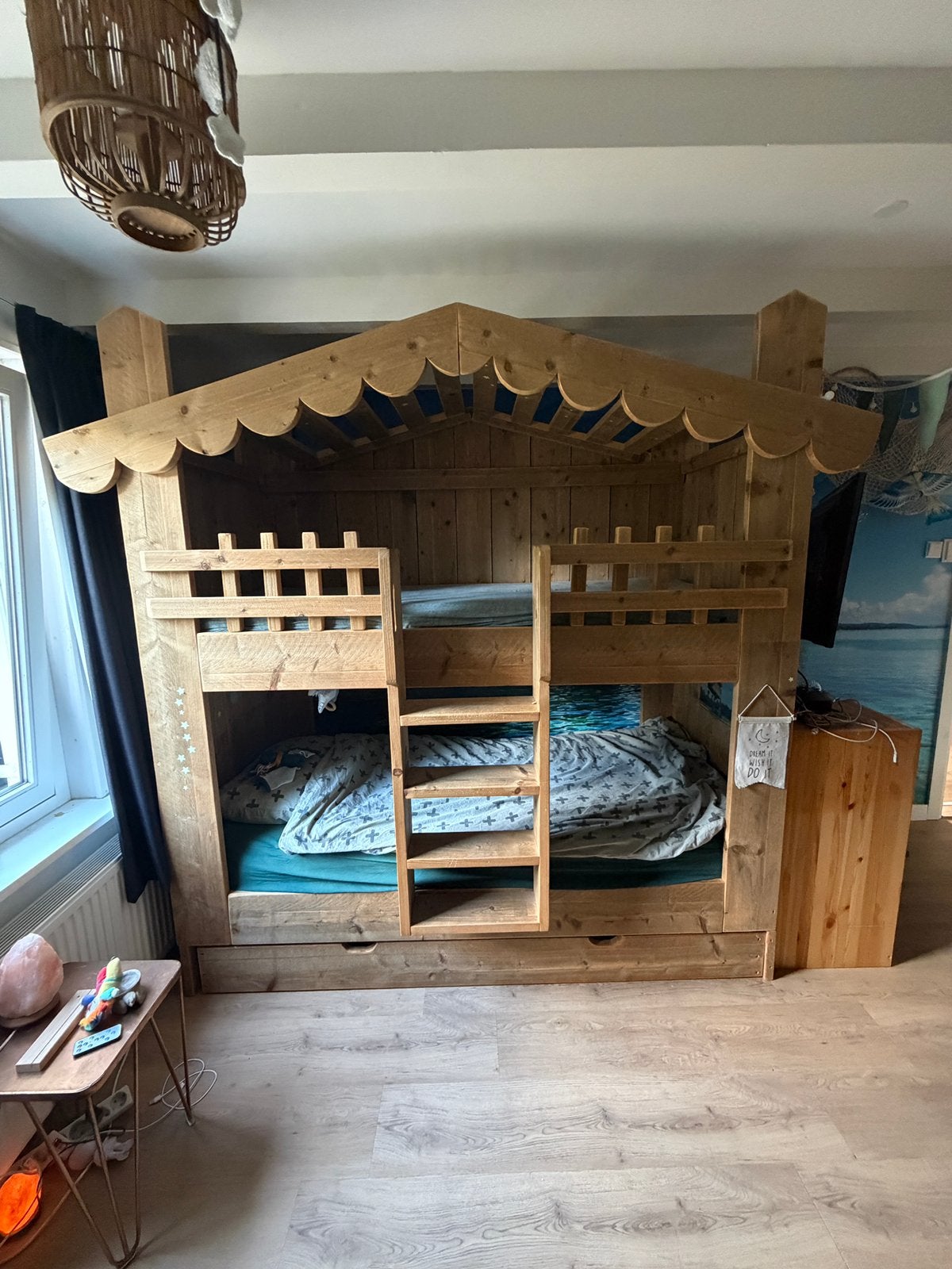 Le fanfare - stapelbed huisje Lou met bedlade (saartje prum), Ophalen, Zo goed als nieuw, Stapelbed