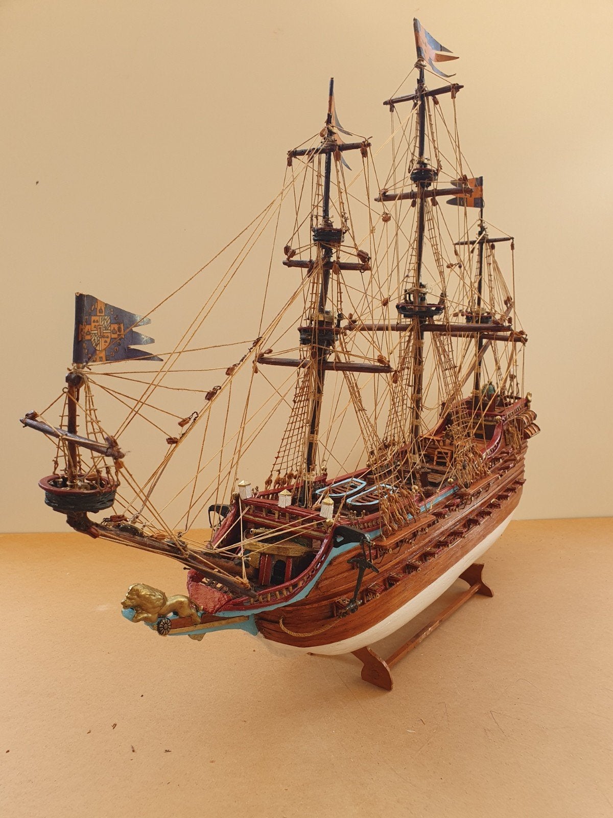 Te koop de vasa  van hout  € 140, Ophalen