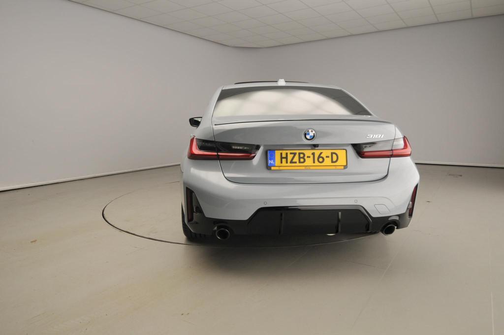 BMW 3 Serie Sedan 318i | M-Sportpakket | LED | Navigatie | T, Auto's, BMW, Automaat, 1998 cc, Gebruikt, Met garantie (alle)