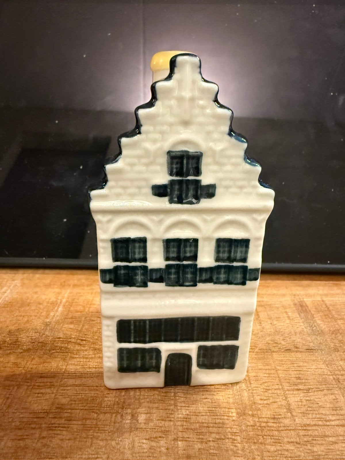 KLM huisje 96, Verzamelen, KLM Huisjes, Ophalen of Verzenden, Zo goed als nieuw, Gevuld