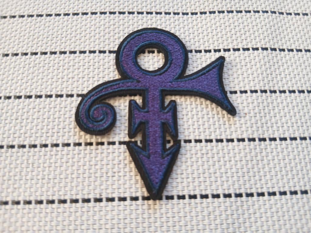 Prince zeer mooie paarse shaped symbol patch p117, Verzamelen, Muziek, Artiesten en Beroemdheden, Verzenden, Nieuw, Kleding