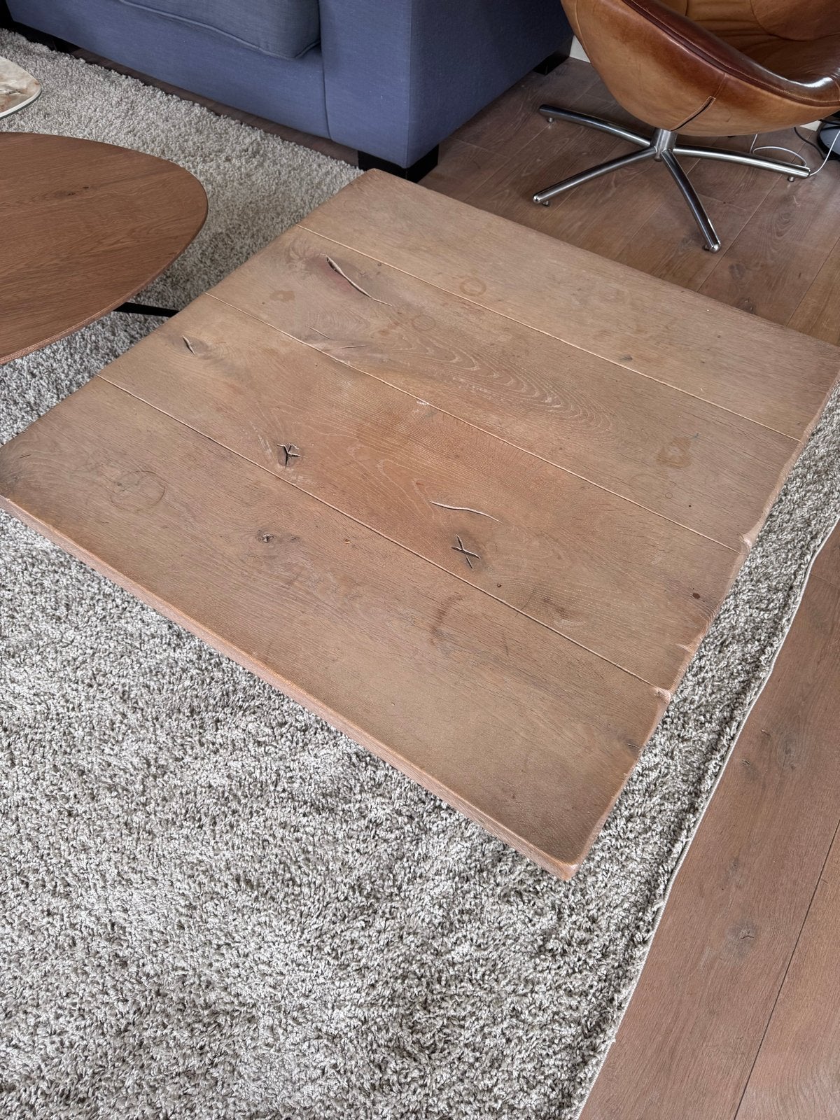 Mooie houten salontafel op wielen, 1x1m, 33cm hoog, Huis en Inrichting, Gebruikt, Vierkant, 5 – 50, Overige houtsoorten