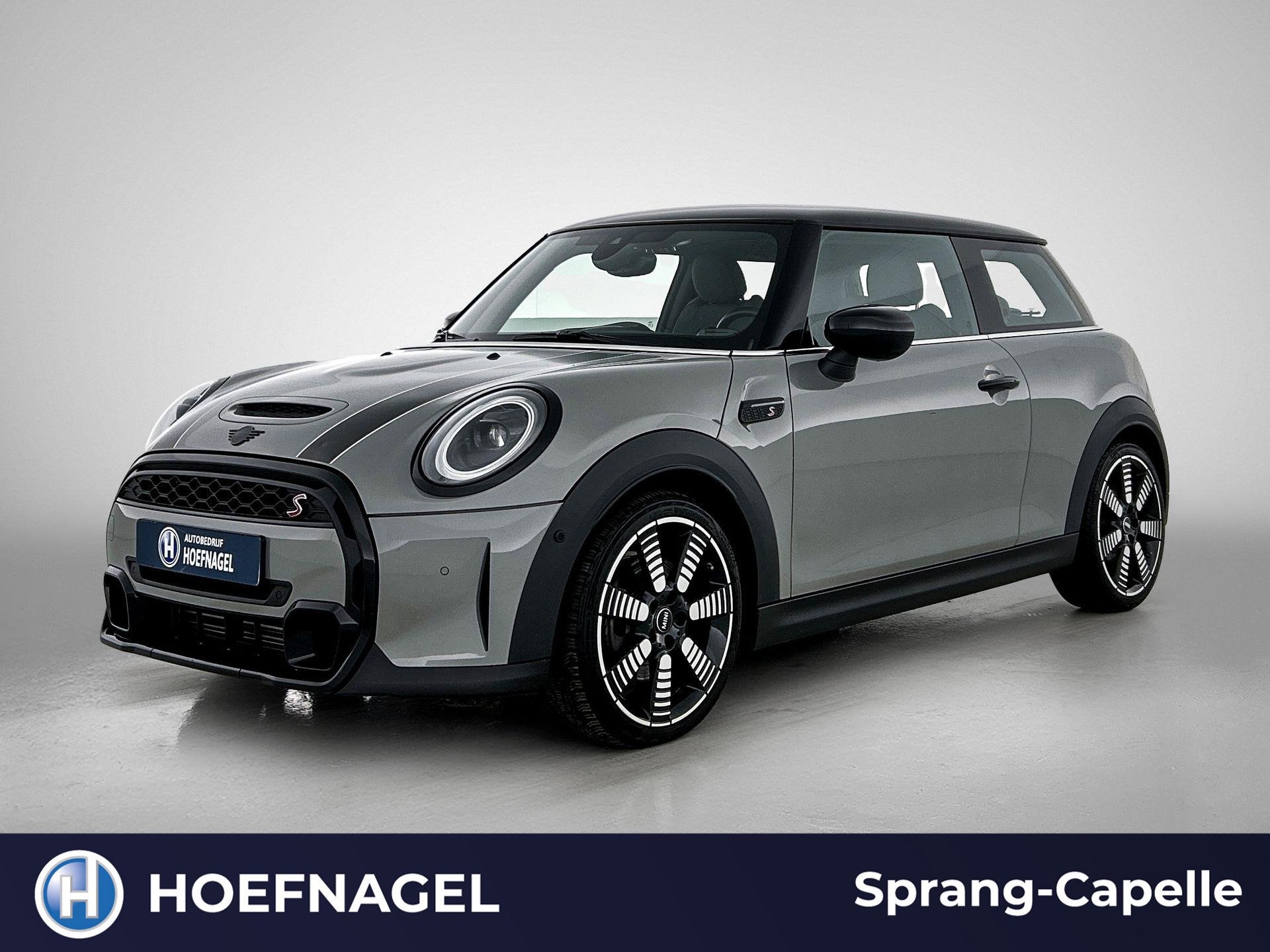 Mini Mini 2.0 Cooper S Classic Trim | Adaptive Cruise | Came, 1998 cc, Gebruikt, 4 stoelen, Leder en Stof
