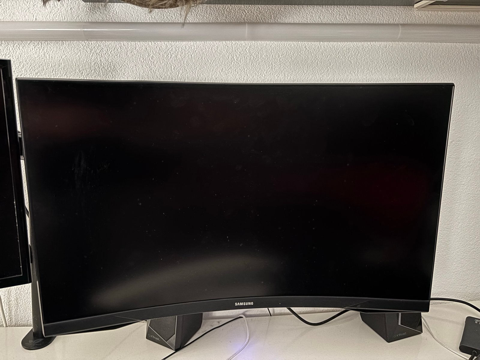 24 en 27 inch samsung monitoren op monitor arm, Computers en Software, Ophalen, 101 t/m 150 Hz, Curved, Zo goed als nieuw