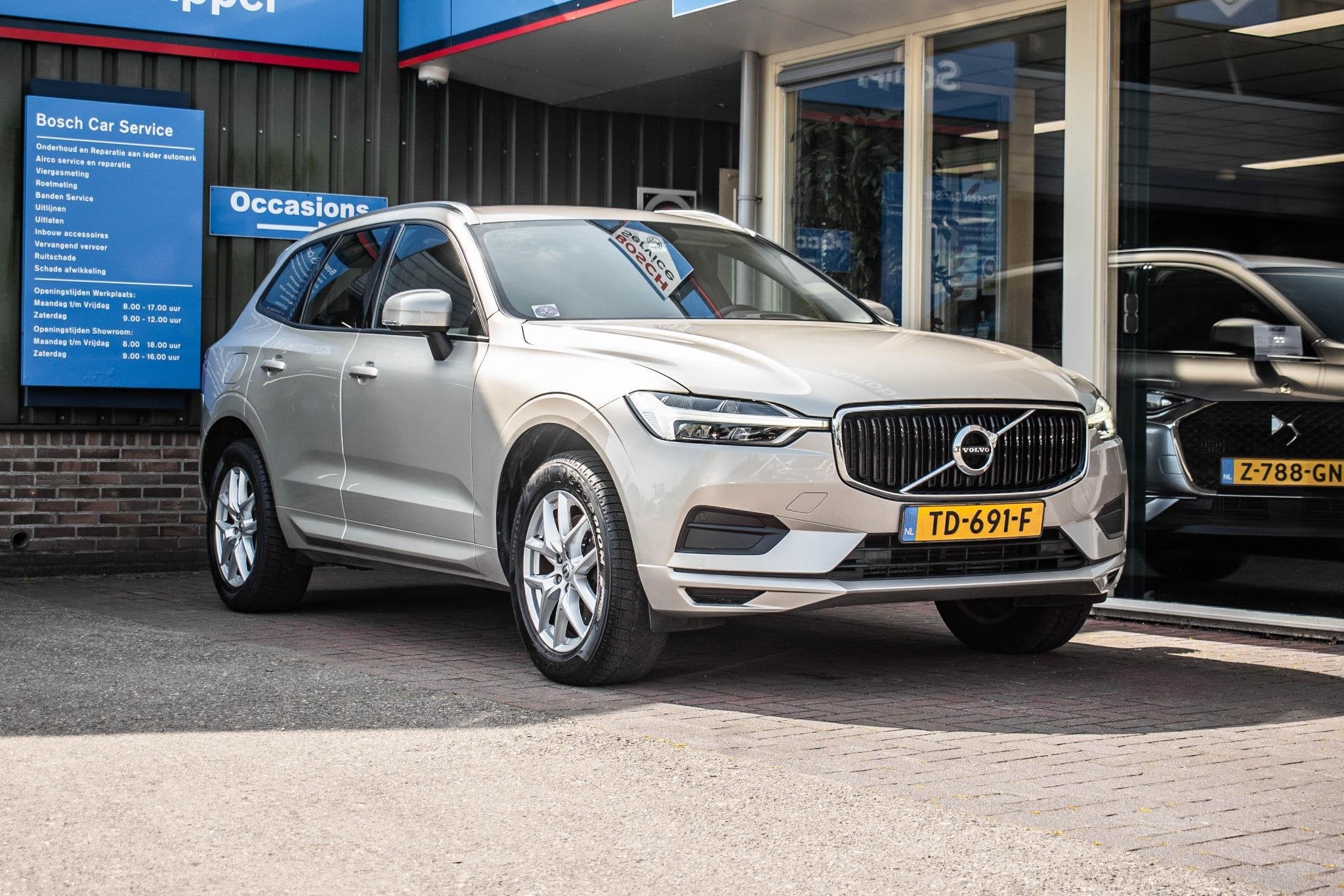 Volvo XC60 2.0 T5 Momentum, Auto's, 12 maanden, Gebruikt, Euro 6, 4 cilinders