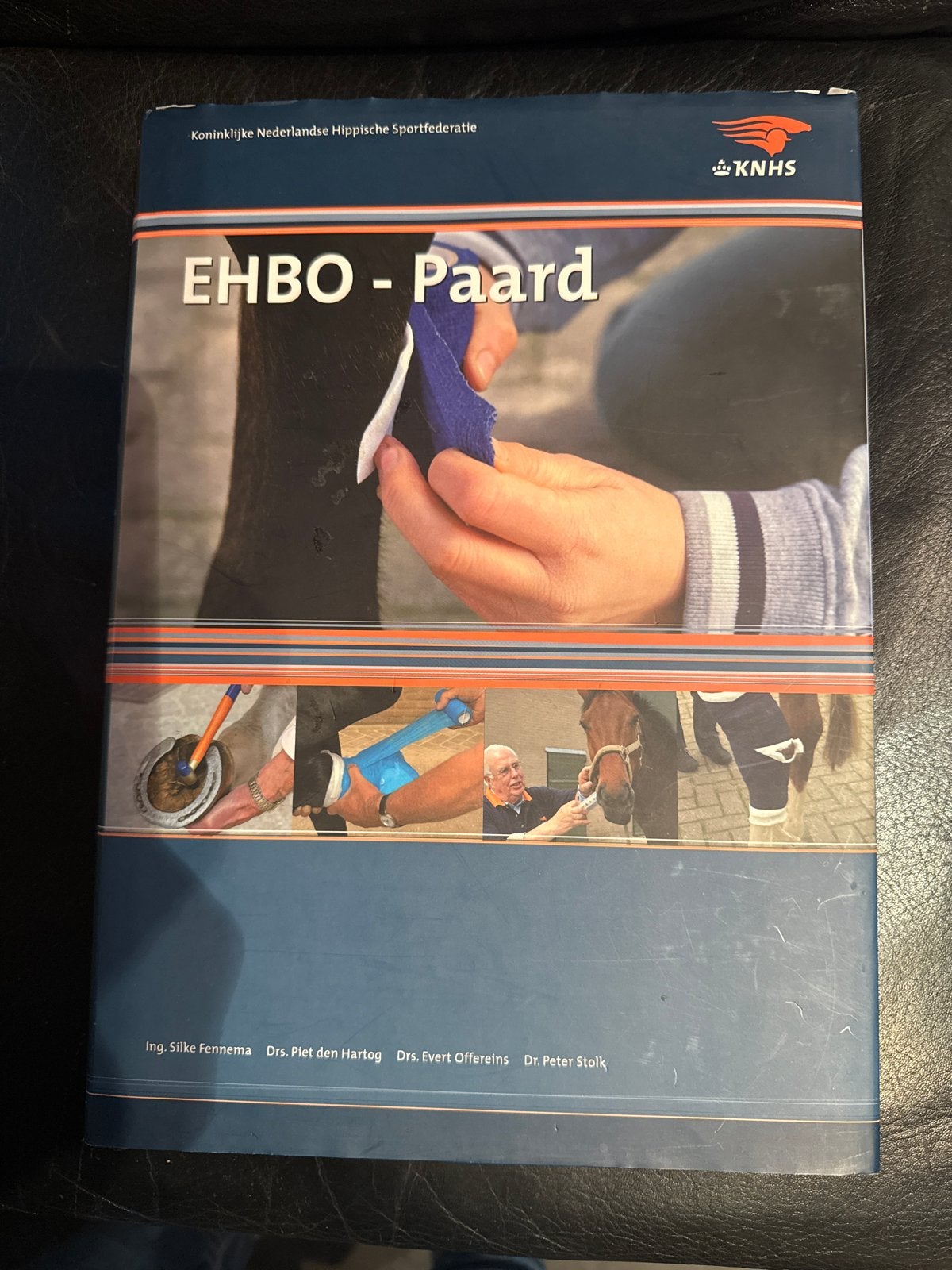 EHBO - Paard cursusboek KNHS, Ophalen of Verzenden, Gelezen, Paarden of Pony's