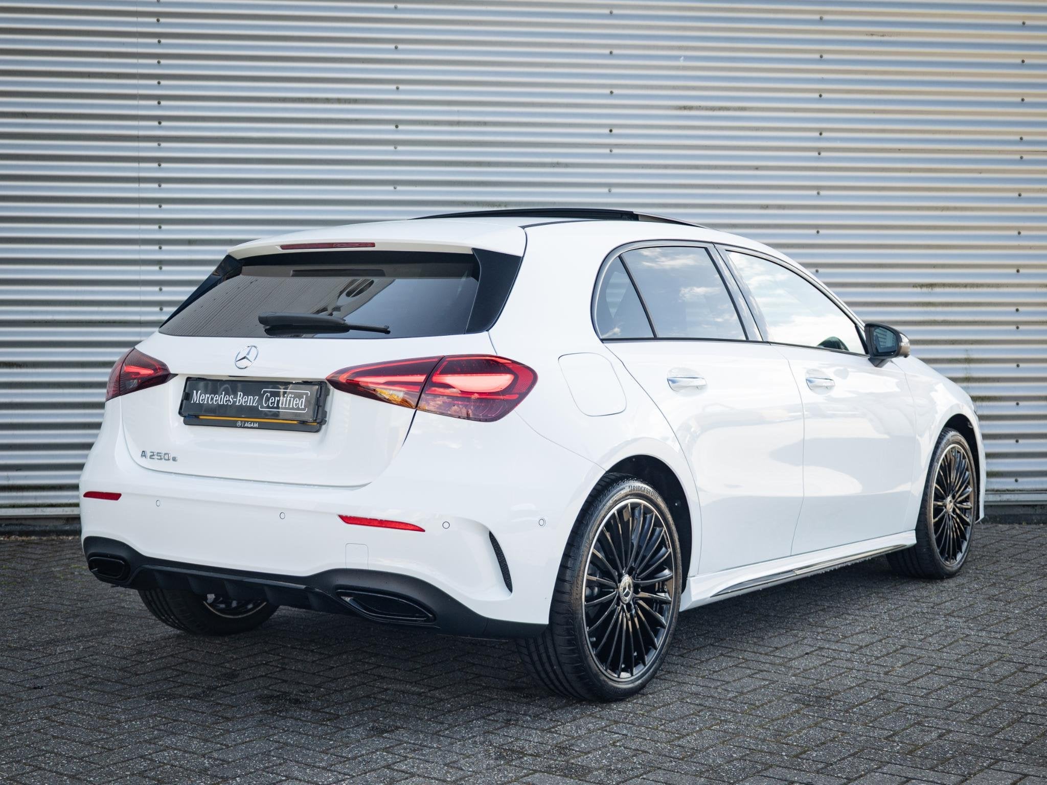 Mercedes-Benz A-Klasse Hatchback 250 e Business Solution AMG, Auto's, Mercedes-Benz, Dealer onderhouden, 4 cilinders, Bedrijf