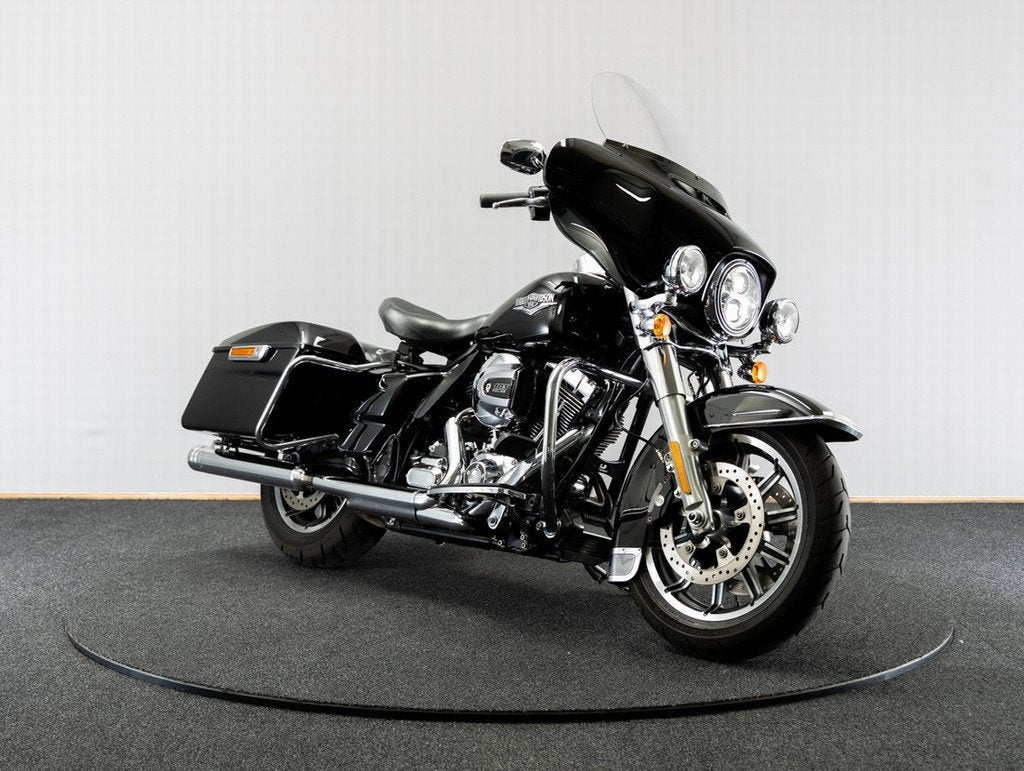 Harley-Davidson FLH Electra Glide (bj 2015), Motoren, Motoren | Harley-Davidson, LED Verlichting, Bedrijf, Toermotor, Laan van Vredenoord 33
2289 DA  Rijswijk ZH, NL