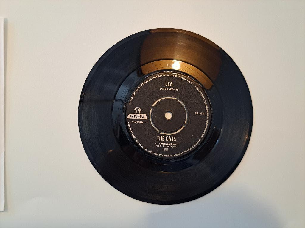 Single: The Cats - Lea/I Gotta Know What's Going On, Ophalen of Verzenden, Gebruikt, Pop