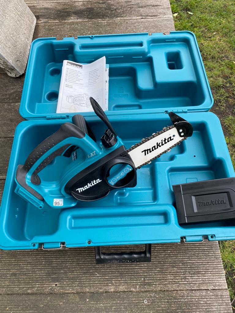Makita accu kettingzaag, Kettingzaag, Ophalen of Verzenden, Zo goed als nieuw, 30 tot 70 mm