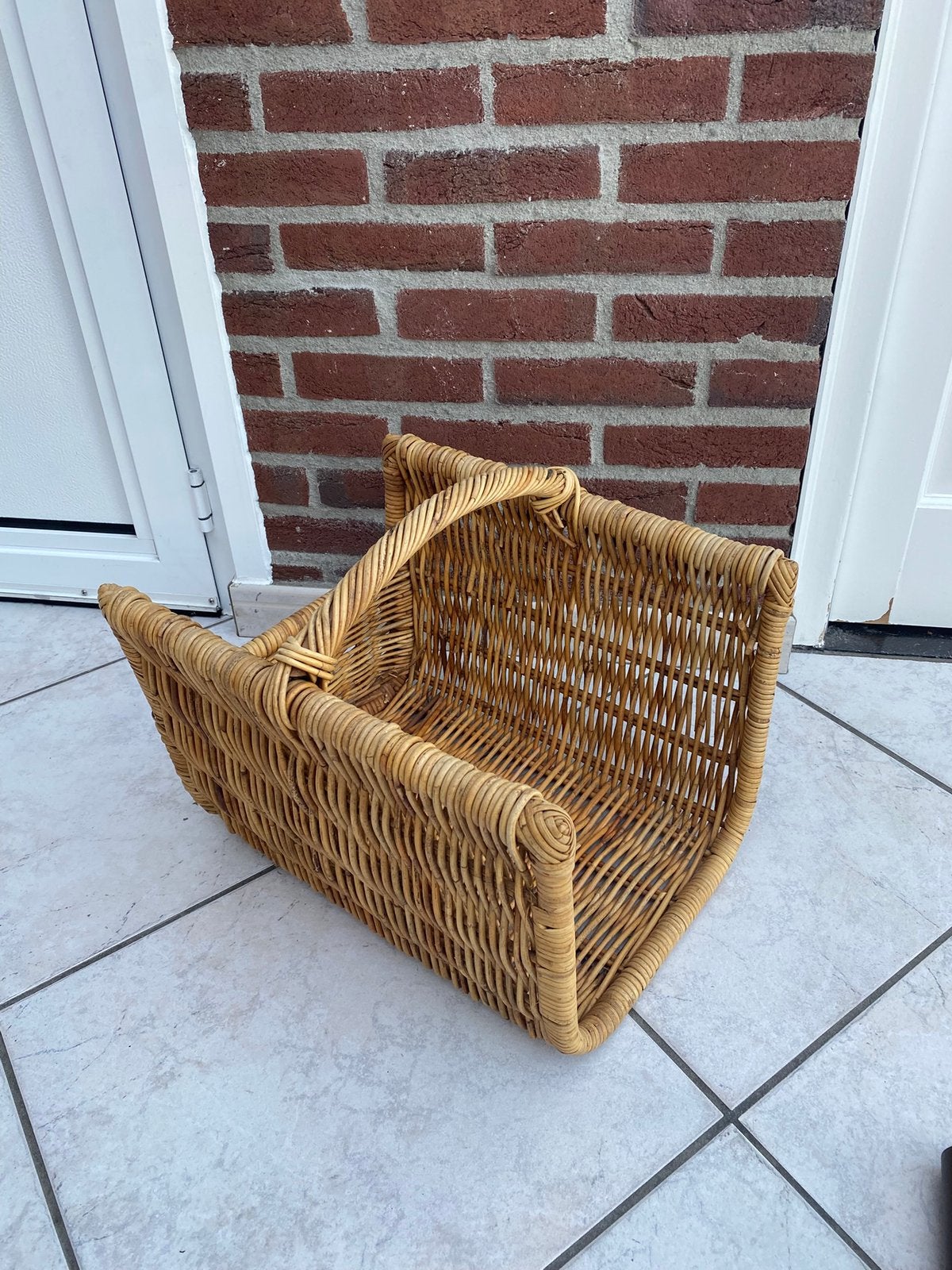 Rieten lektuurmand, Ophalen of Verzenden, Zo goed als nieuw