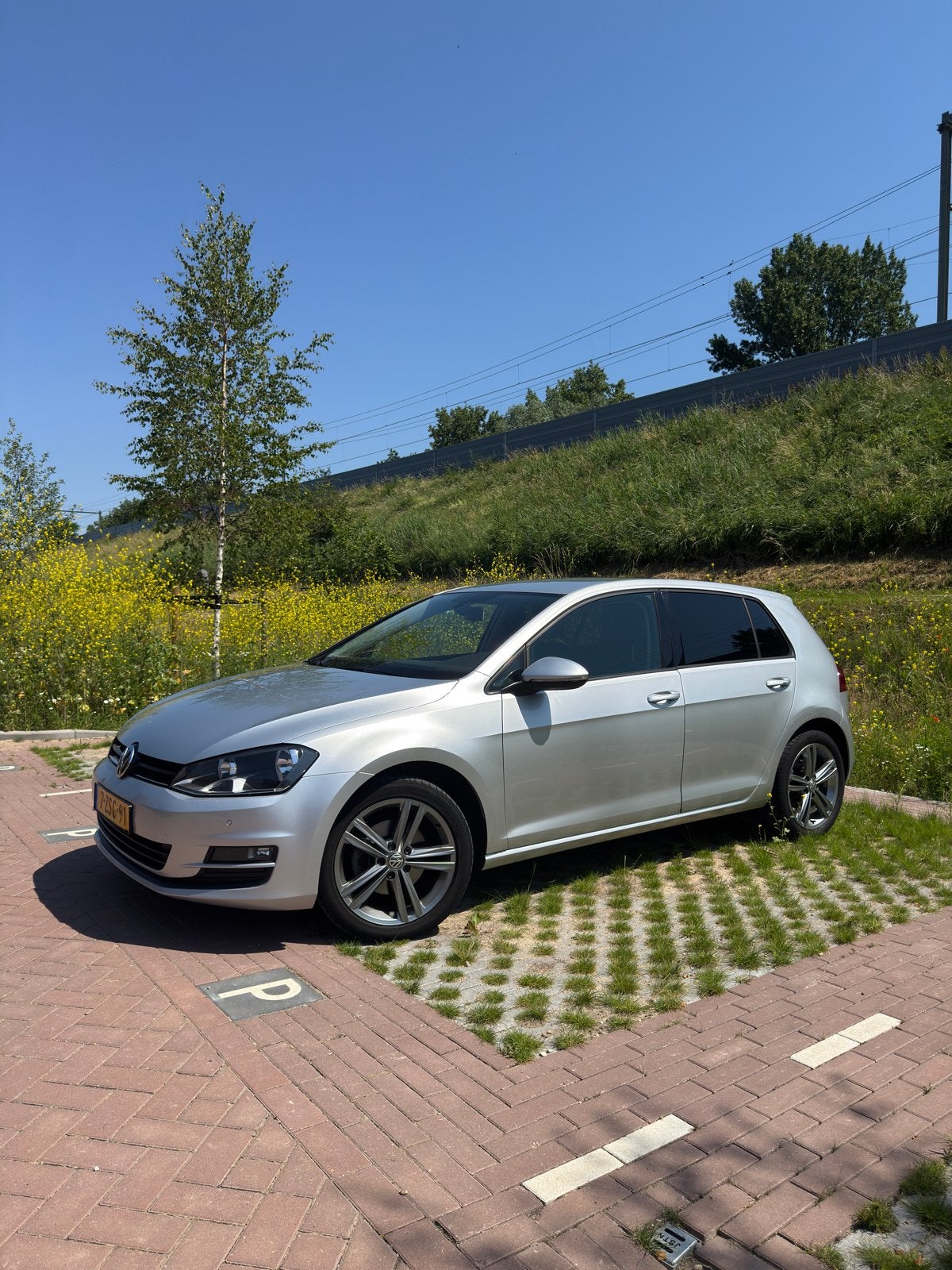 Volkswagen Golf 1.6 TDI 5D DSG 2015 NAP Dealer Onderhouden, 4 cilinders, 1239 kg, Origineel Nederlands, Diesel