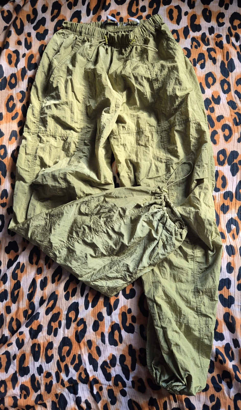 parachute pants XS, Bershka, Verzenden, Zo goed als nieuw