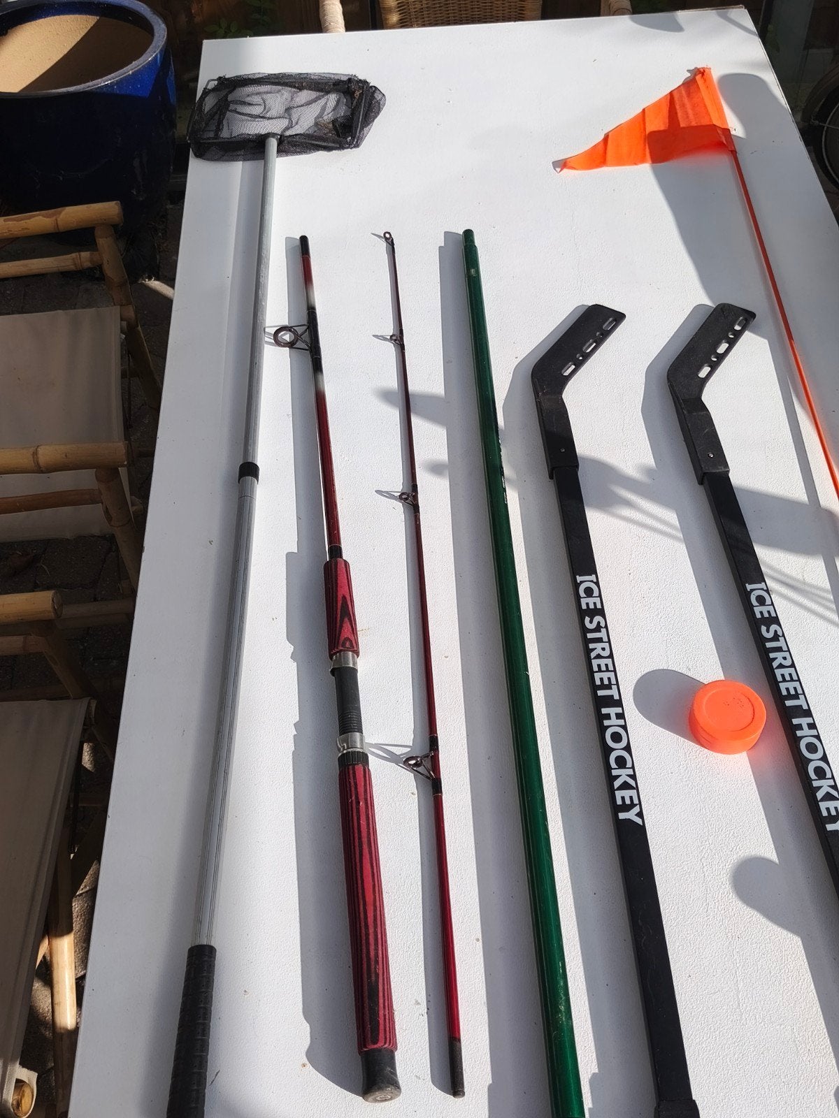 Visspullen, hockeysticks en vlaggetje, Ophalen, Gebruikt, Complete hengel