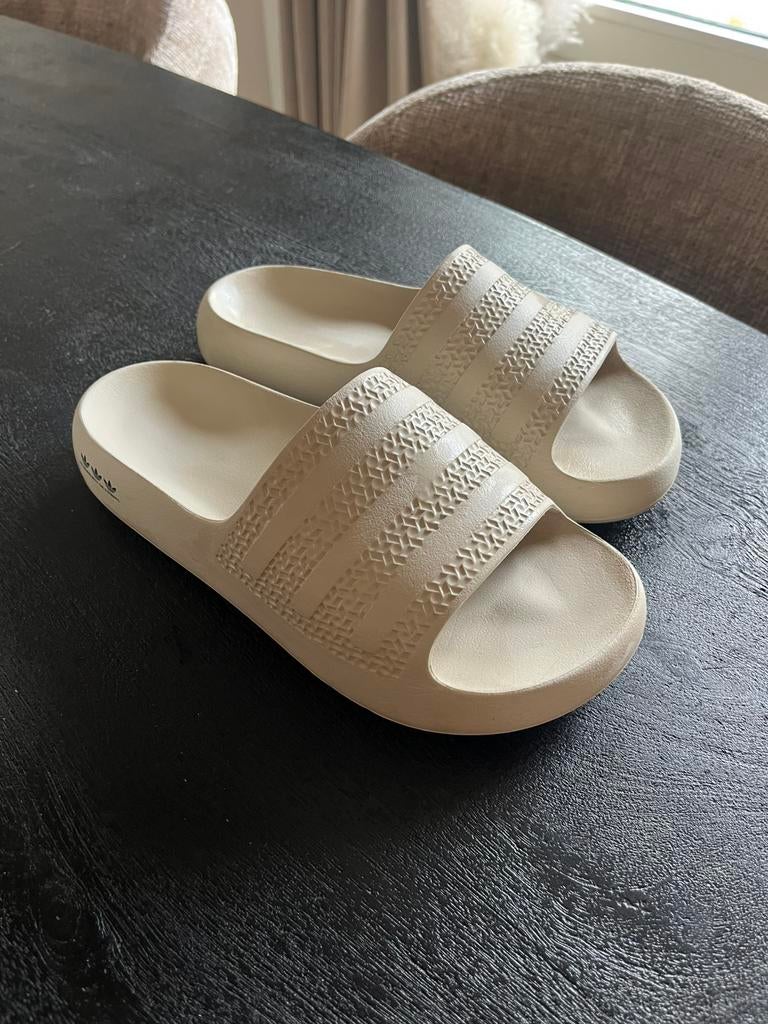 Adidas slippers, beige, maat 40,5., Ophalen of Verzenden, Zo goed als nieuw, Beige